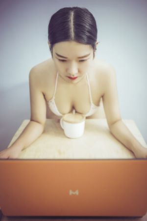 美丽的小蜜桃1_1080在线视频观看