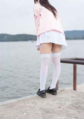 白妞大战两个黑人巨大_1080P在线观看